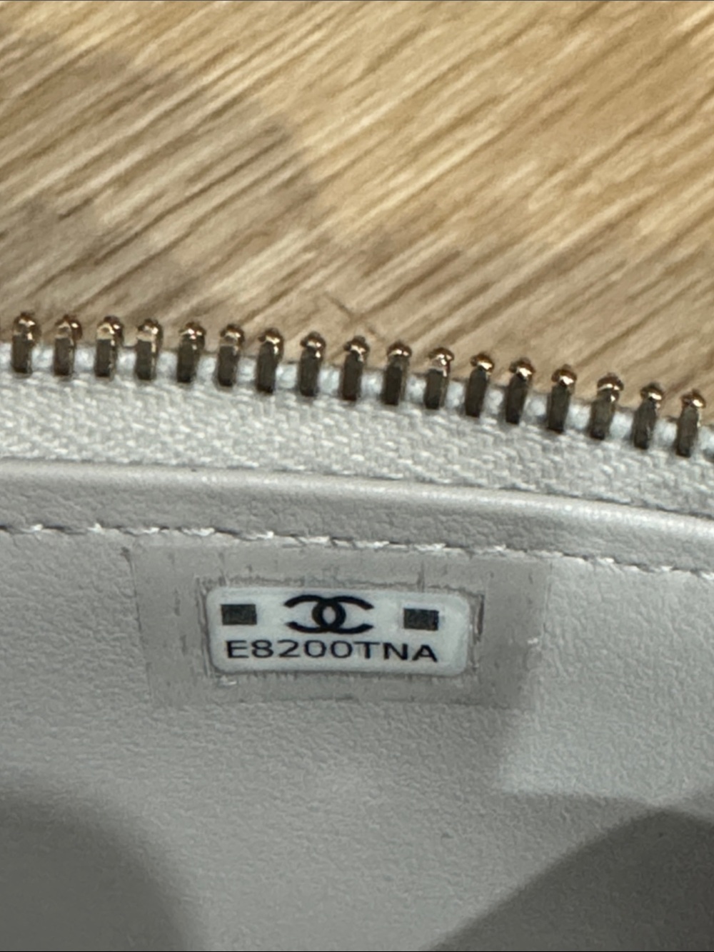 *Authentic* please READ!! Chanel quilted Vanity Crossbody Bag. Gold hardware - Picture 13 of 13